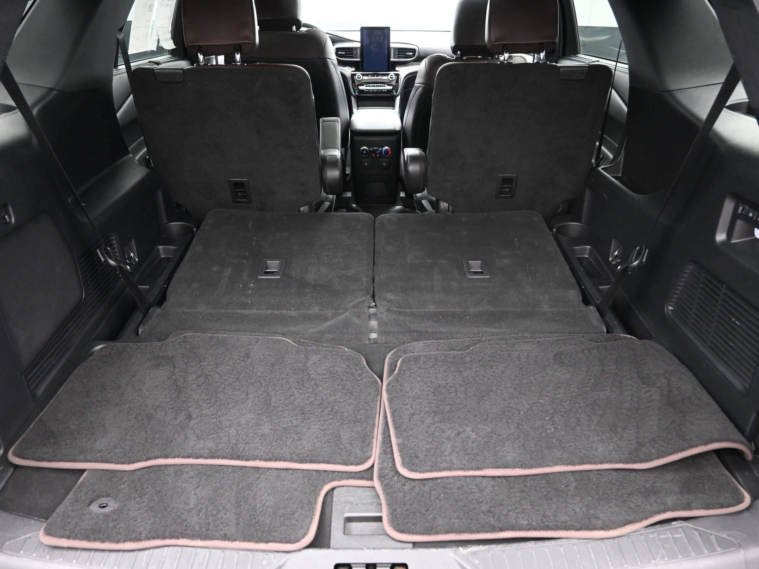 Used 2022 Ford Explorer Platinum w/ Equipment Group 601A AWD/4WD image 27