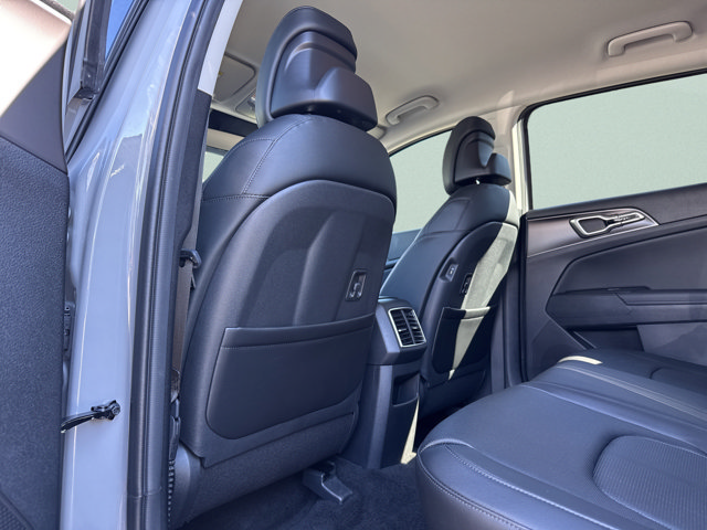 Used 2026 Kia Sportage EX FWD image 23