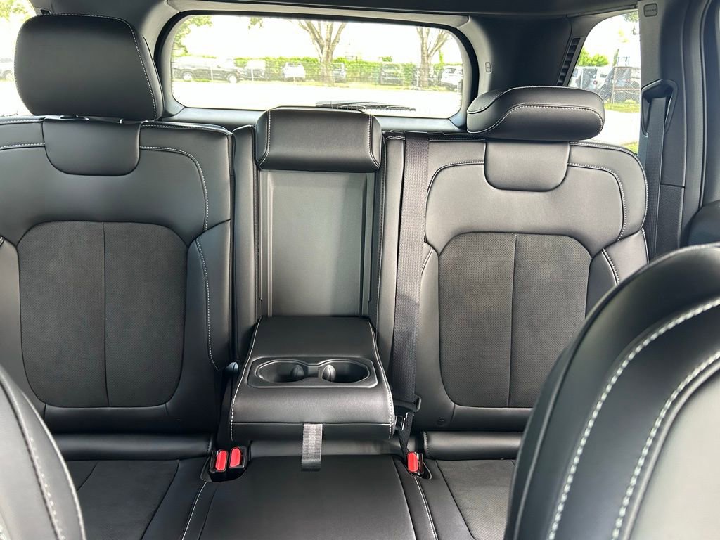 New 2025 Jeep Grand Cherokee Altitude image 13