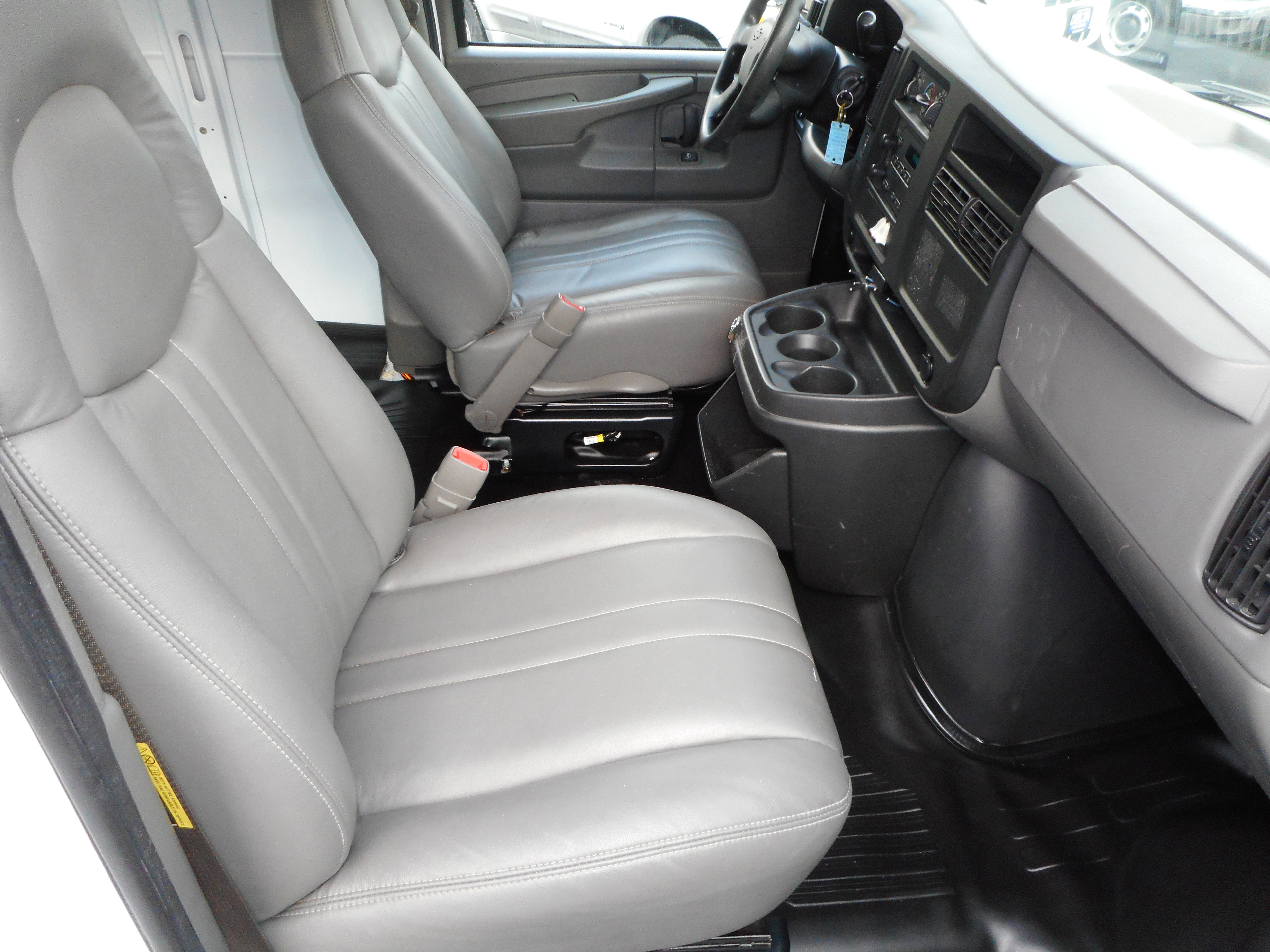 Used 2006 Chevrolet Express 2500 w/ Power and Light Package image 25