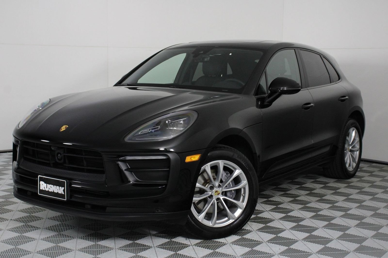 Certified 2026 Porsche Macan AWD/4WD image 35