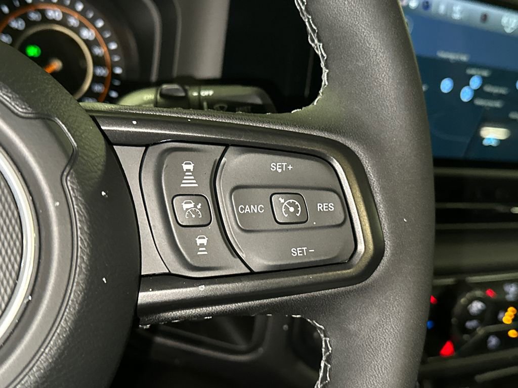 Used 2025 Jeep Wrangler Rubicon w/ Safety Group image 33