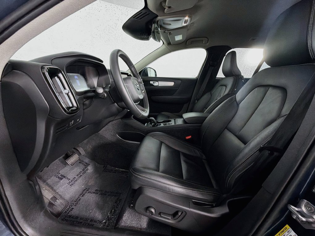 Used 2022 Volvo XC40 T5 Momentum w/ Premium Package AWD/4WD image 12
