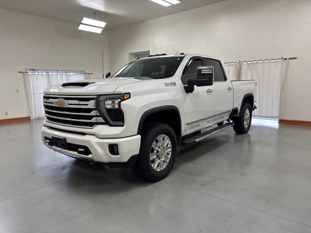 Used 2024 Chevrolet Silverado 2500 High Country w/ High Country Premium Package AWD/4WD image 4
