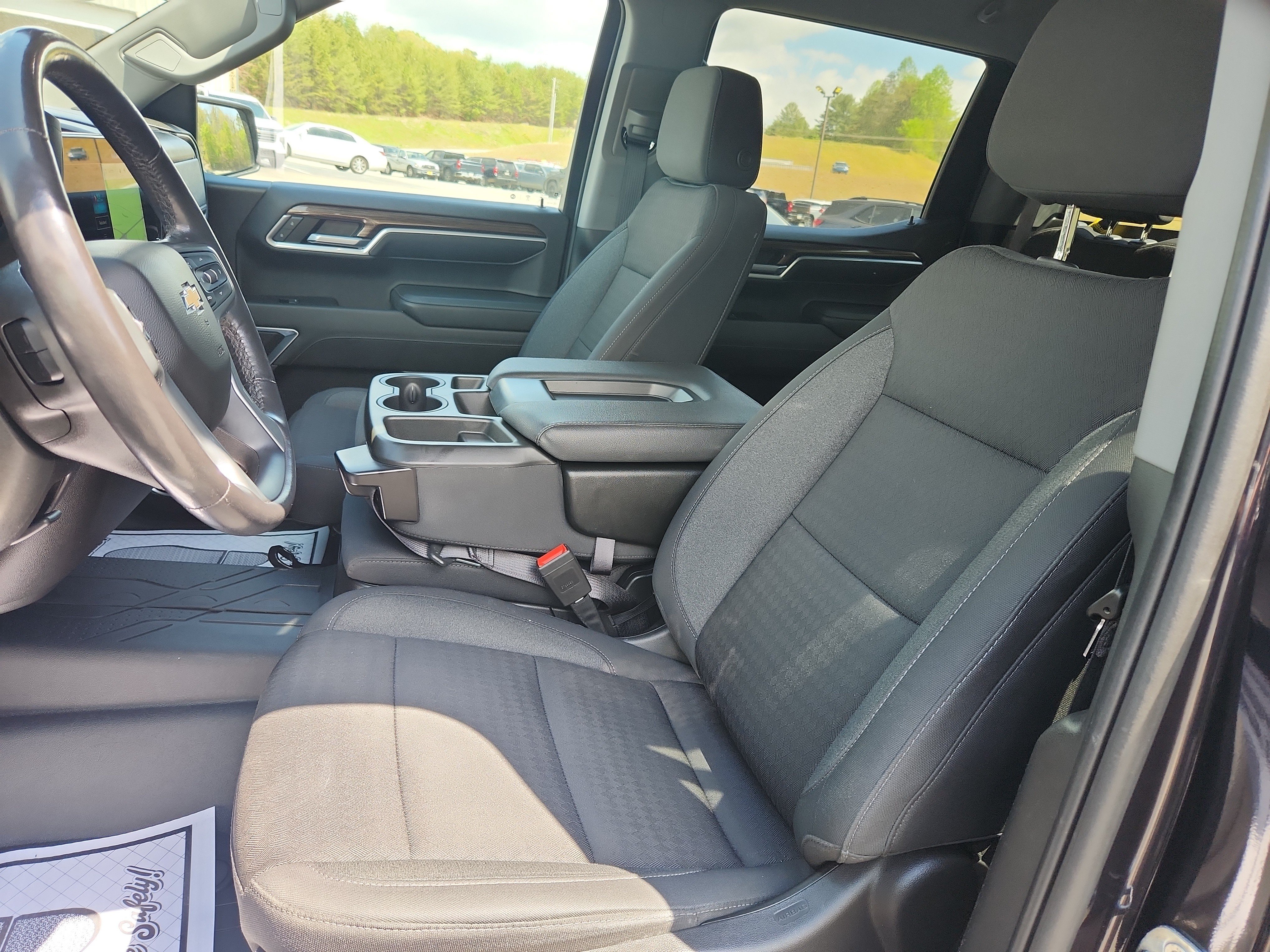 Used 2022 Chevrolet Silverado 1500 LT AWD/4WD image 23