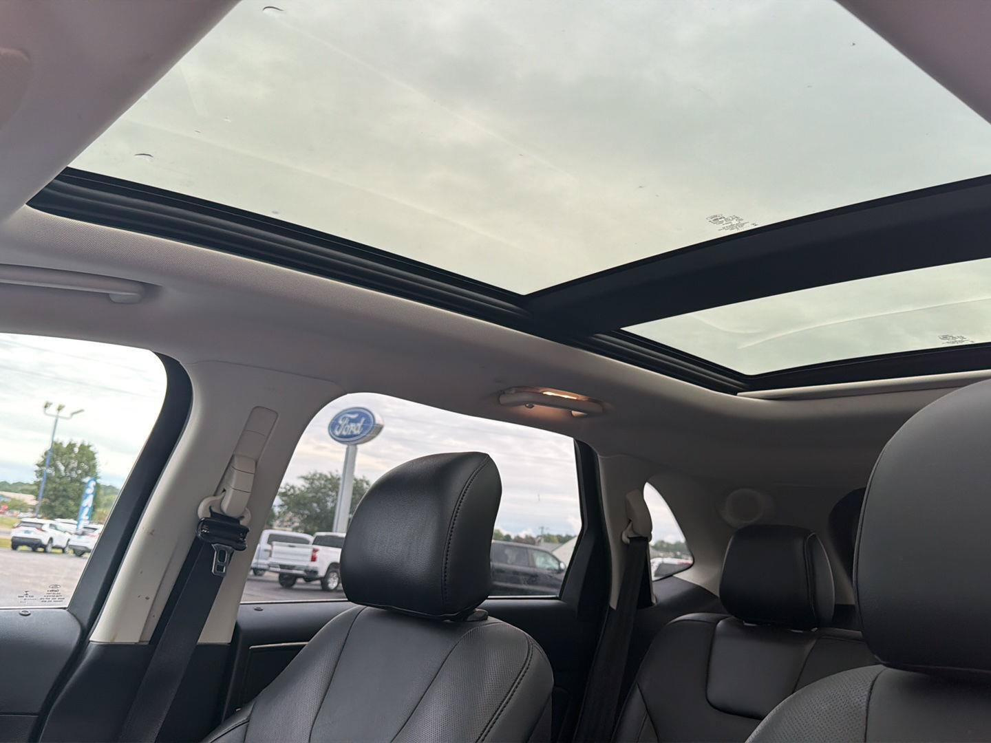 Used 2015 Ford Edge Titanium w/ Equipment Group 301A FWD image 17