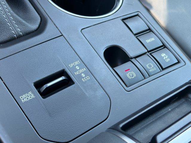 Used 2023 Toyota Highlander XLE FWD image 35