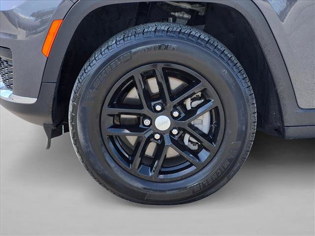 Used 2024 Jeep Grand Cherokee L Laredo AWD/4WD image 24
