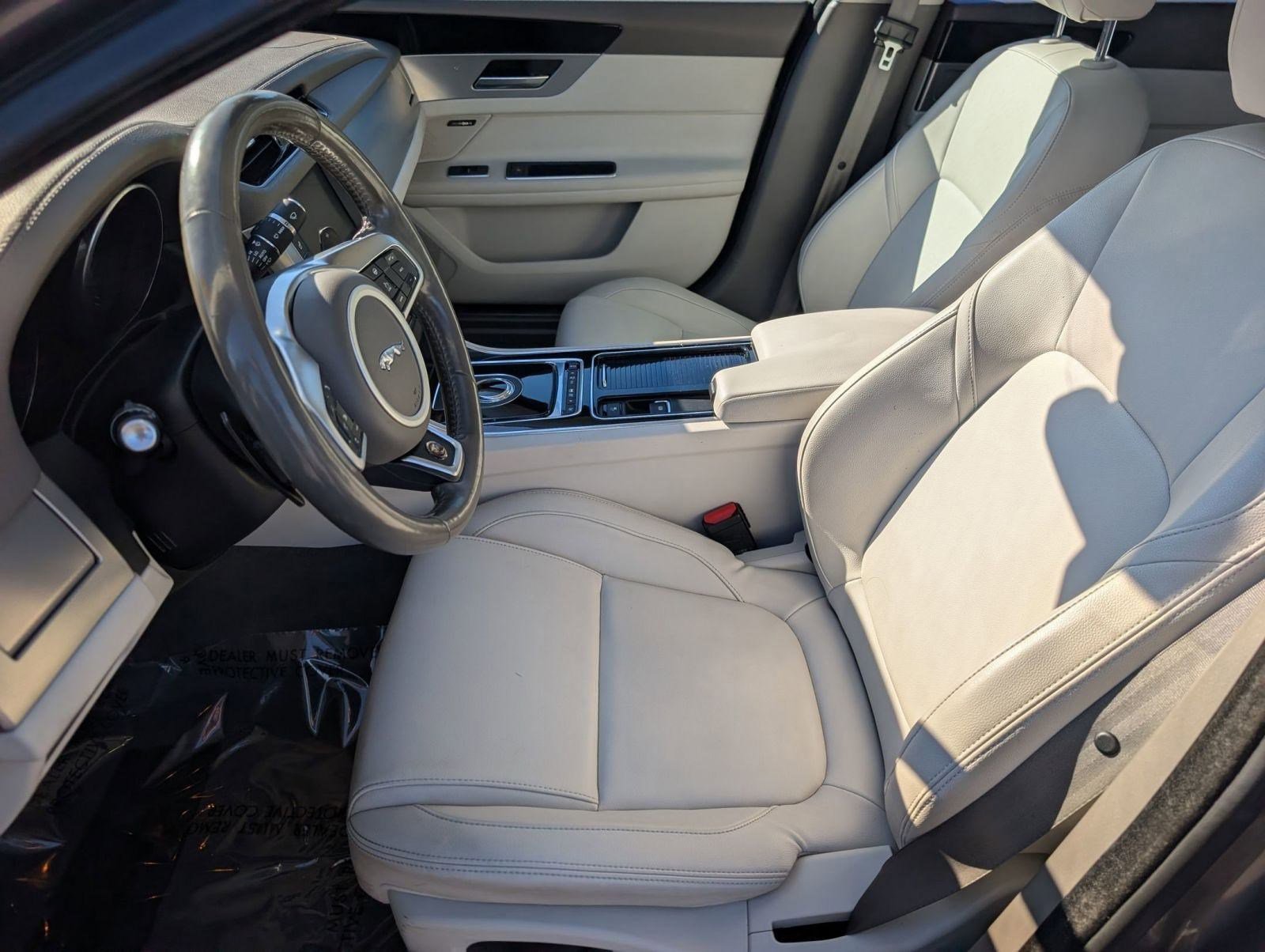 Used 2017 Jaguar XF Premium image 5