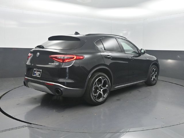 Used 2023 Alfa Romeo Stelvio Ti AWD/4WD image 31