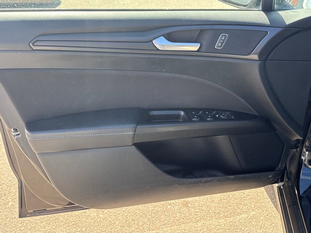 Used 2018 Ford Fusion SE w/ Equipment Group 201A image 10