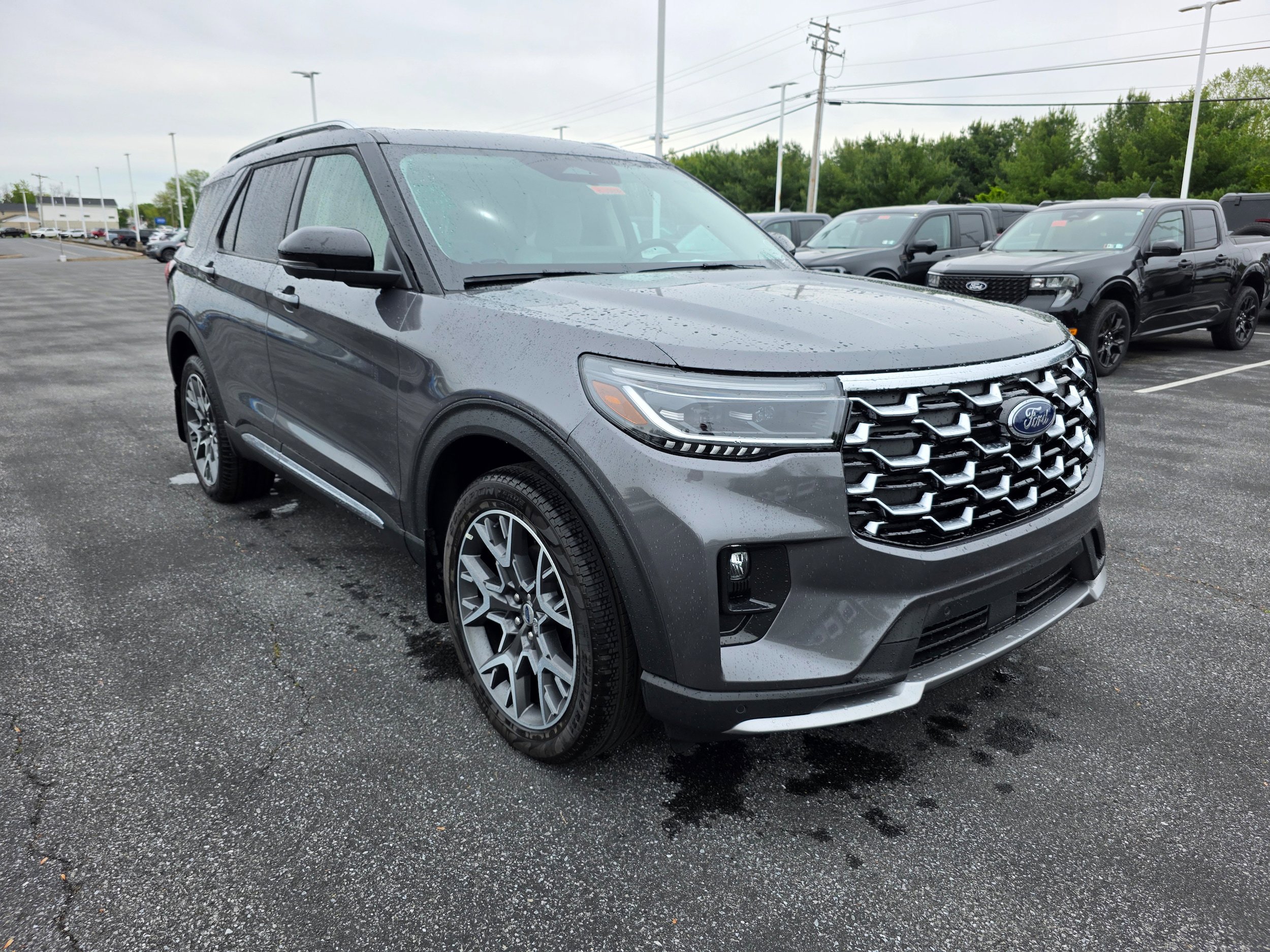 Used 2025 Ford Explorer Platinum w/ Ultimate Package AWD/4WD image 7