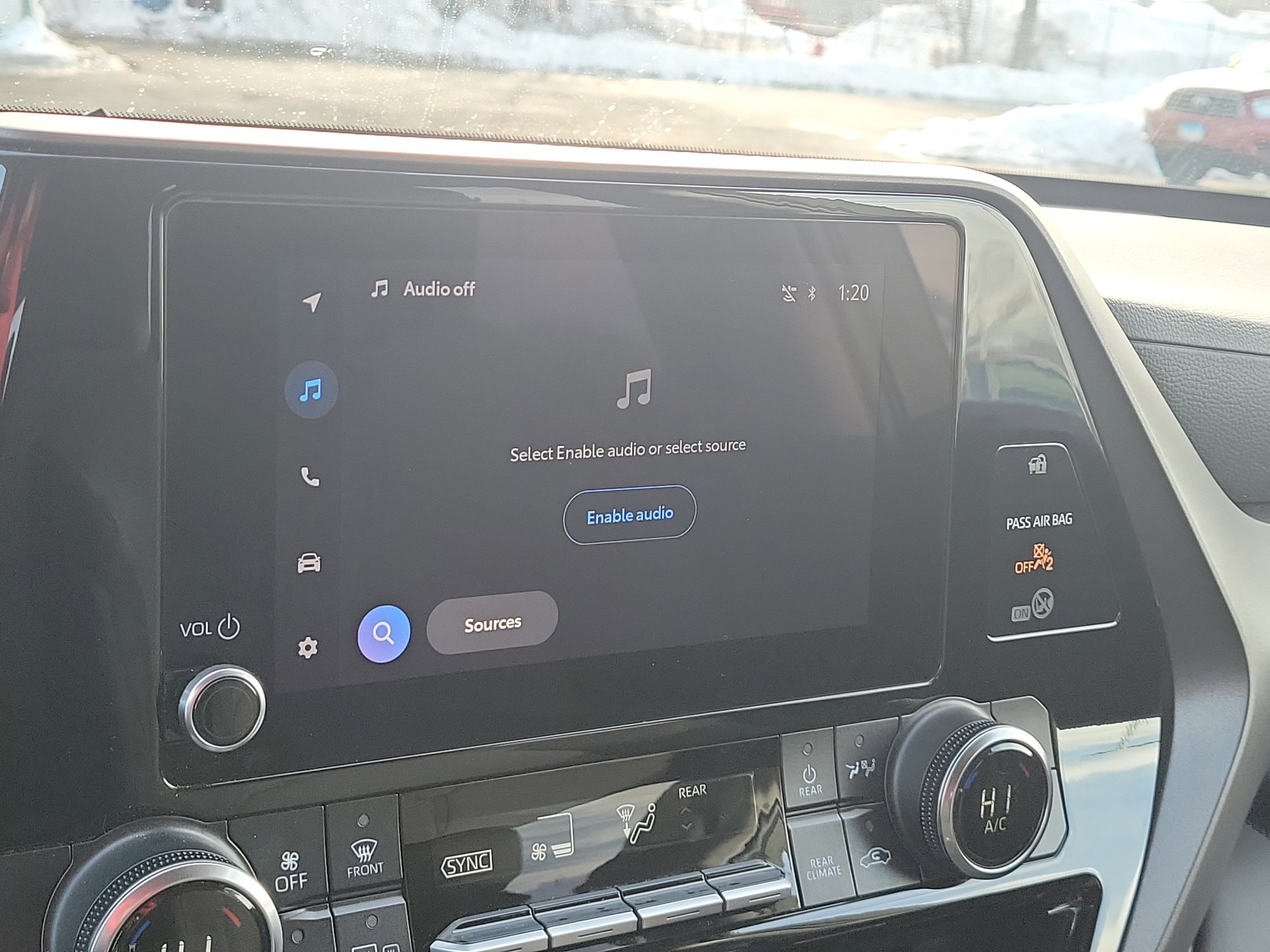 Used 2024 Toyota Highlander LE image 25