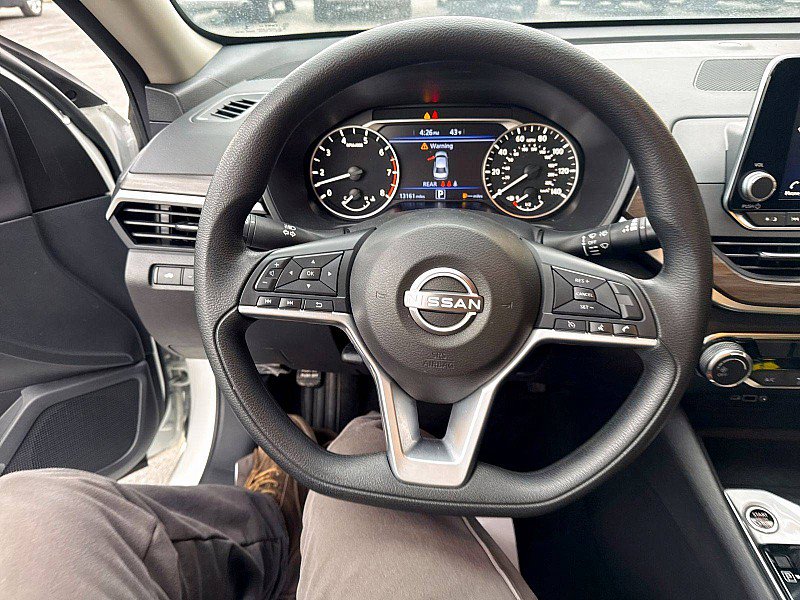 Used 2025 Nissan Altima 2.5 SV image 21