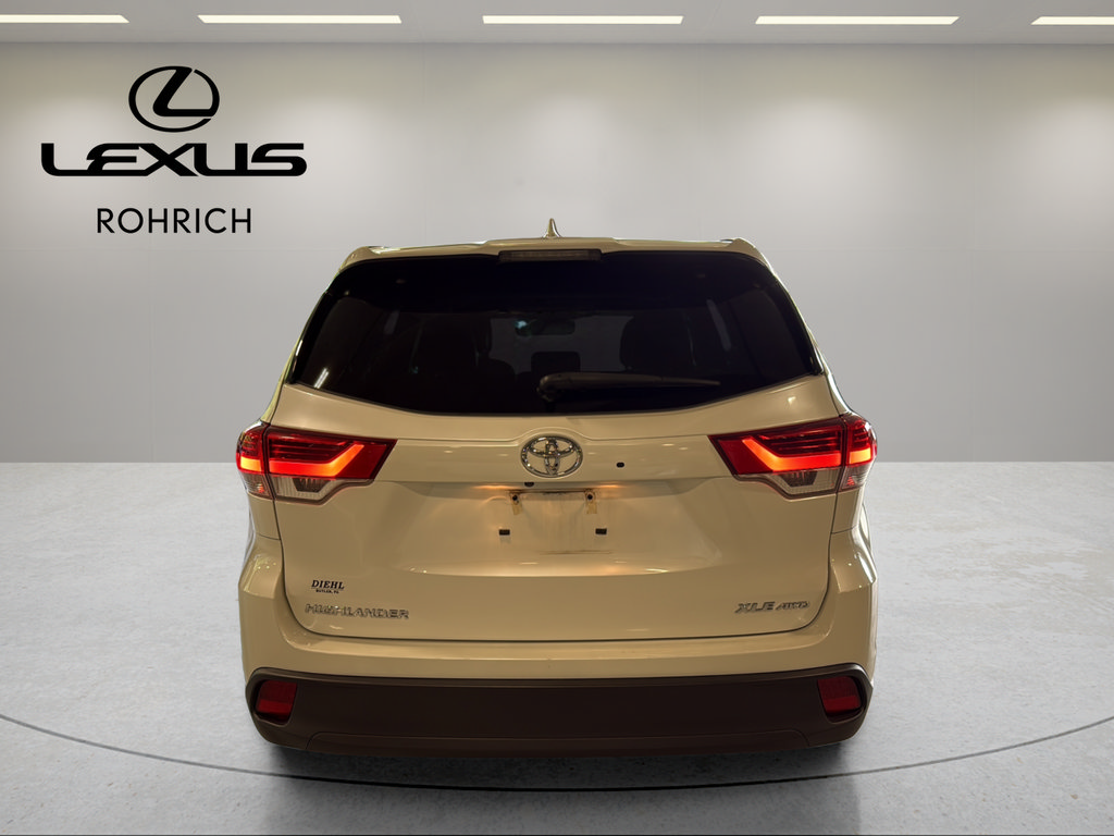 Used 2019 Toyota Highlander XLE AWD/4WD image 7