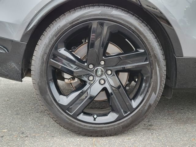 Used 2025 Land Rover Discovery Dynamic SE image 16