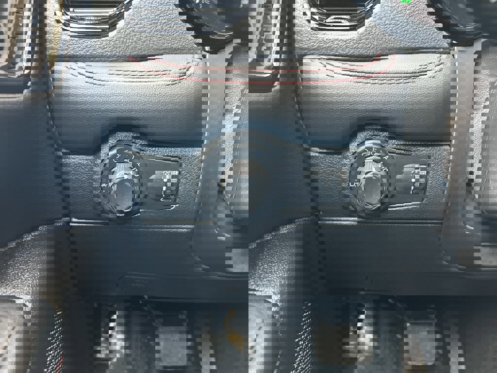 Used 2025 Dodge Durango GT image 28