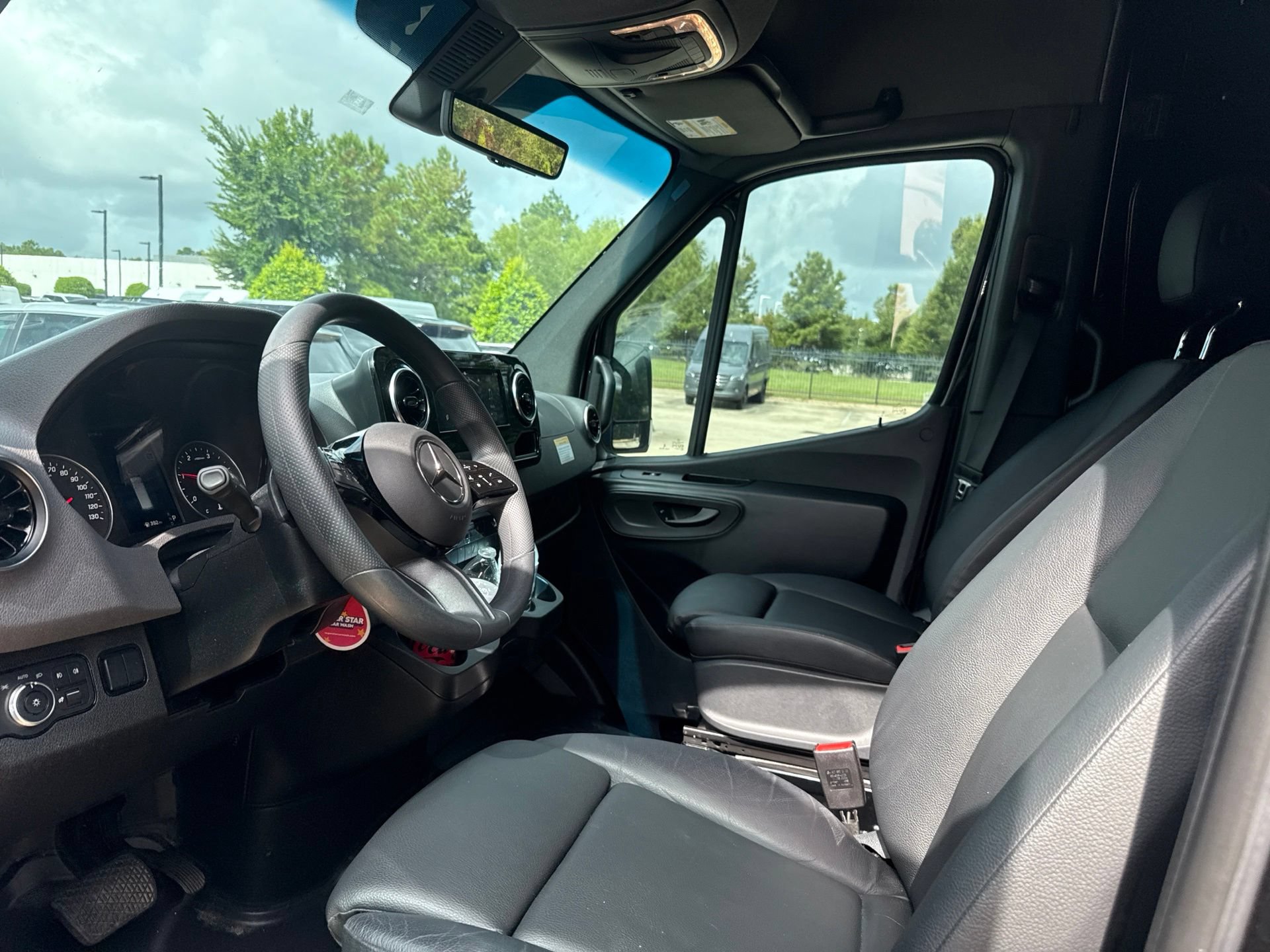 Used 2025 Mercedes-Benz Sprinter 2500 image 9