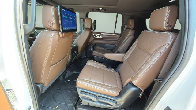 Used 2024 Chevrolet Suburban High Country AWD/4WD image 20