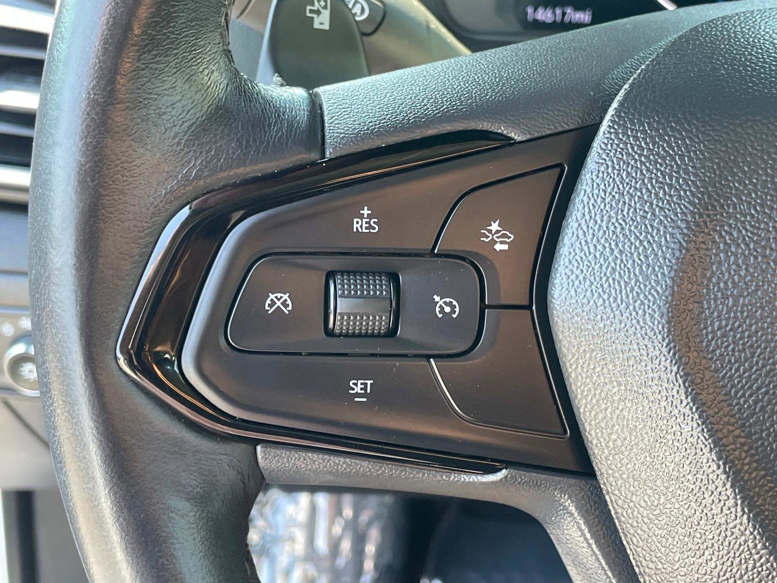 Used 2022 Chevrolet Bolt EUV LT w/ Comfort Package image 8