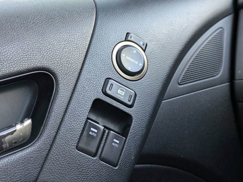 Used 2013 Hyundai Genesis 3.8 image 18