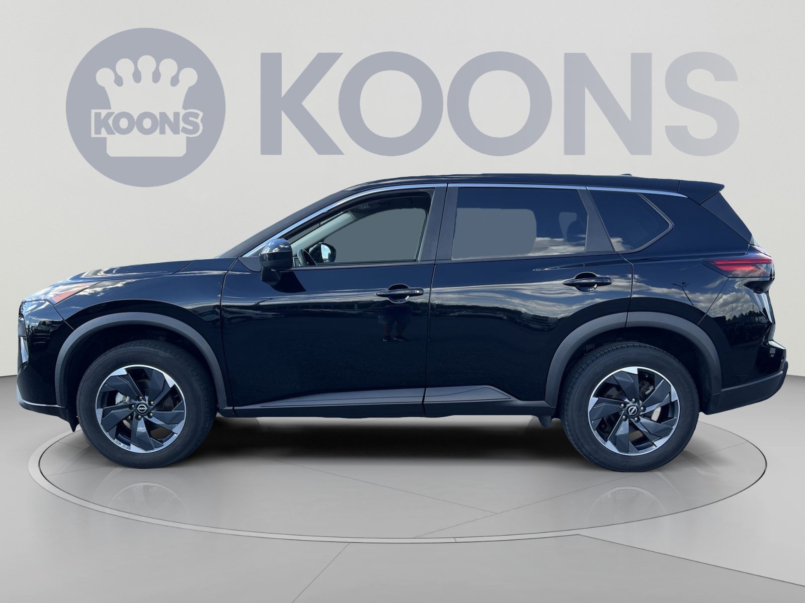 Used 2024 Nissan Rogue SV AWD/4WD image 2
