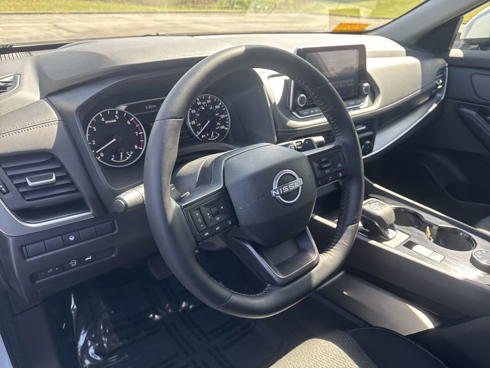 Certified 2025 Nissan Rogue SV AWD/4WD image 24