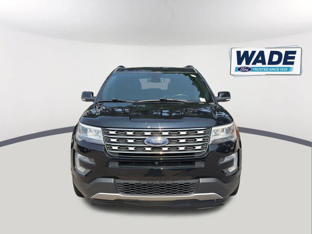 Used 2017 Ford Explorer Limited w/ Equipment Group 301A FWD image 2