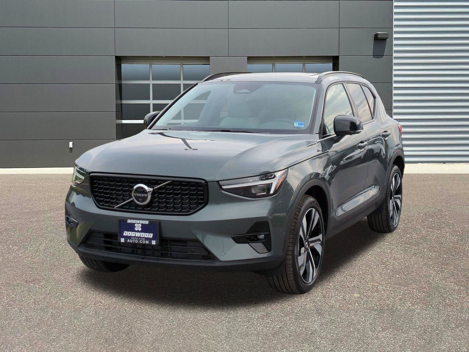 New 2026 Volvo XC40 B5 Ultra w/ Climate Package AWD/4WD image 3
