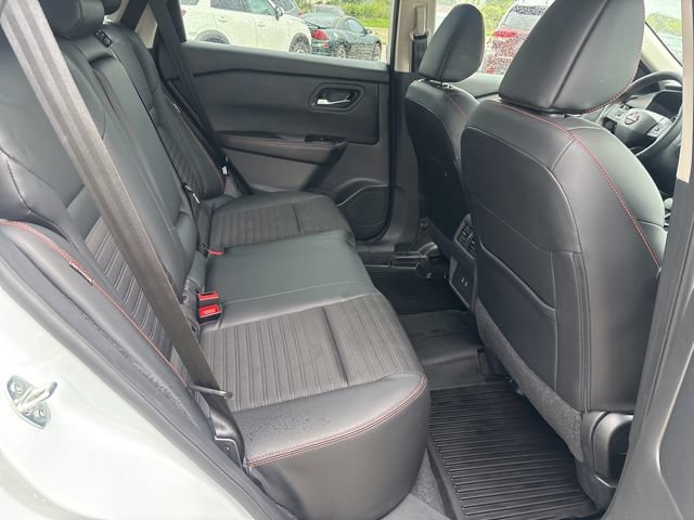 Used 2025 Nissan Rogue SV AWD/4WD image 23