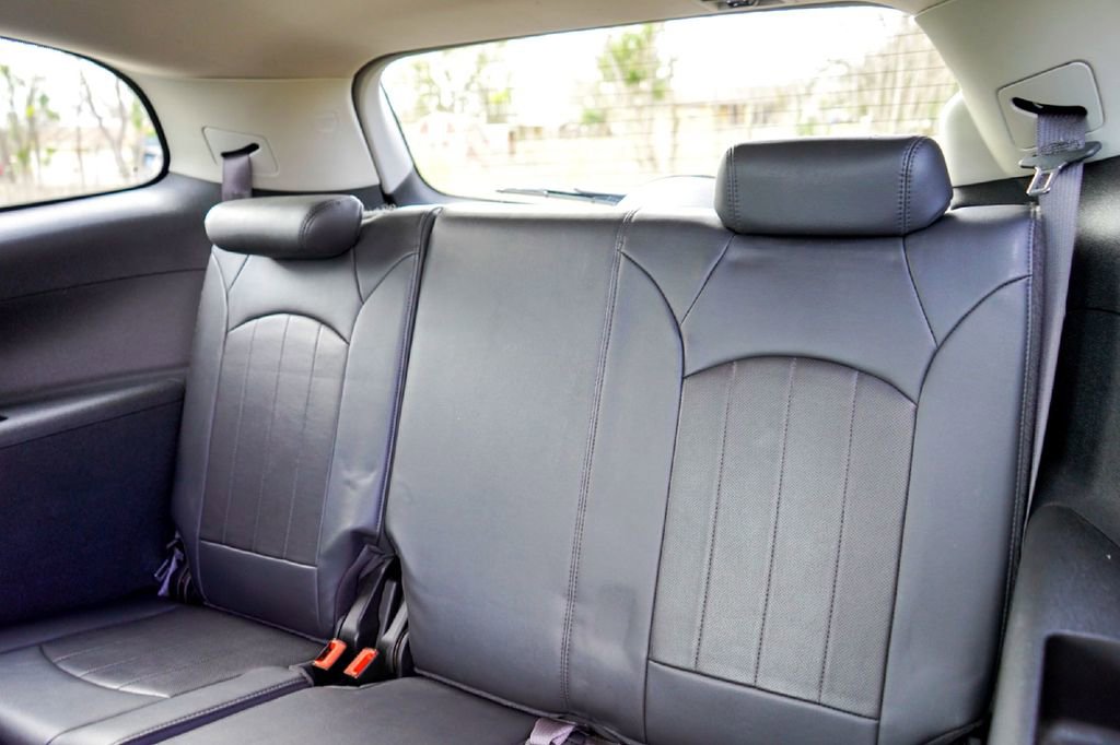 Used 2011 Buick Enclave CXL image 29