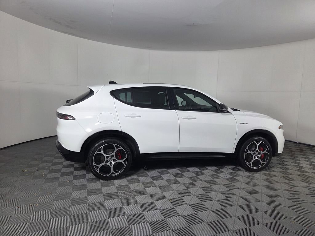 Used 2025 Alfa Romeo Tonale w/ Premium Package AWD/4WD image 6