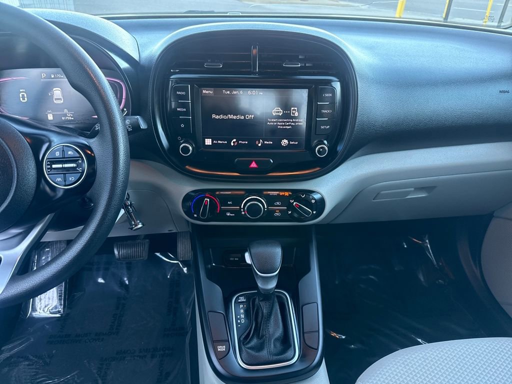 Used 2023 Kia Soul LX image 17