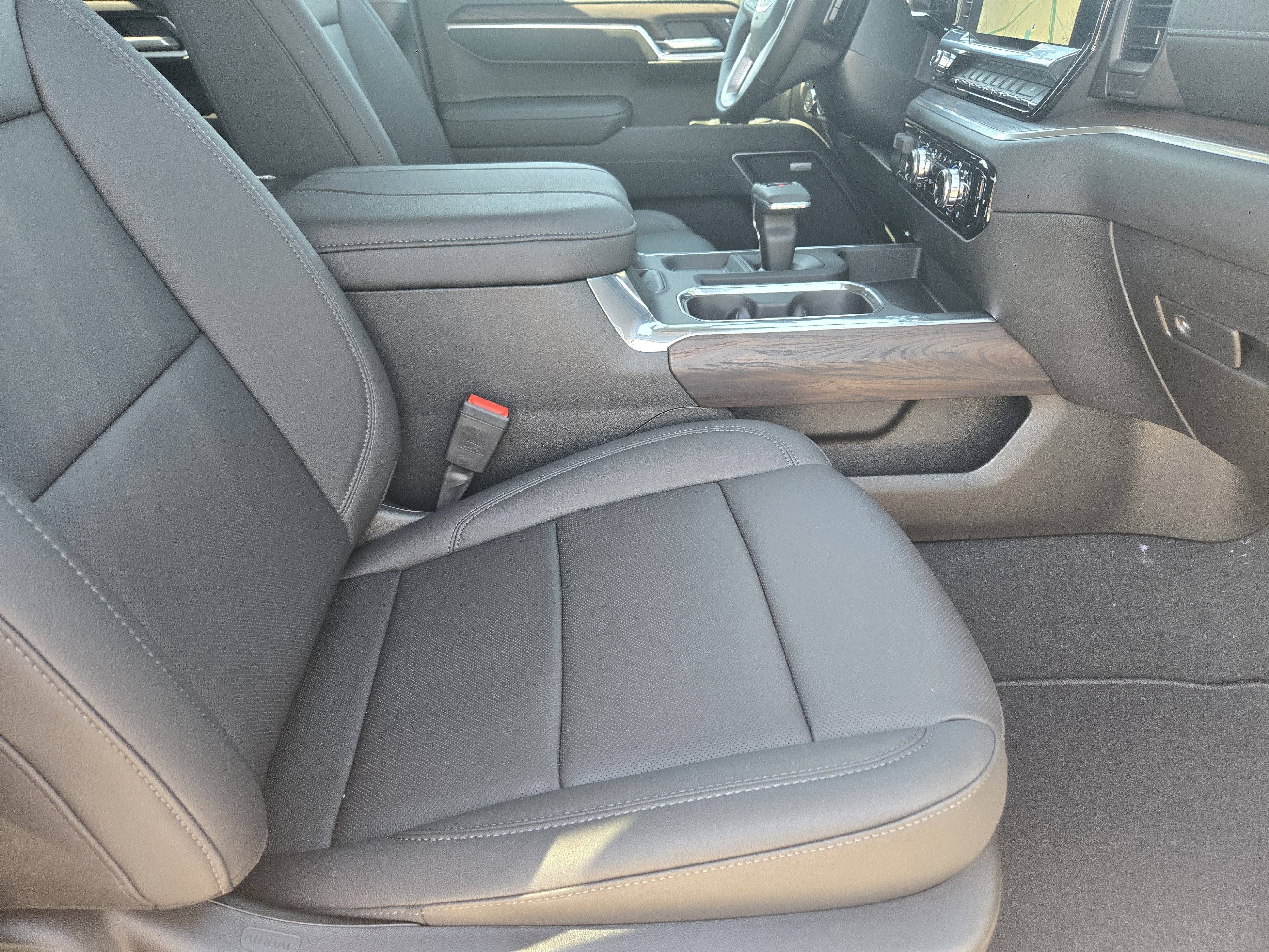 New 2026 GMC Sierra 1500 SLT image 11