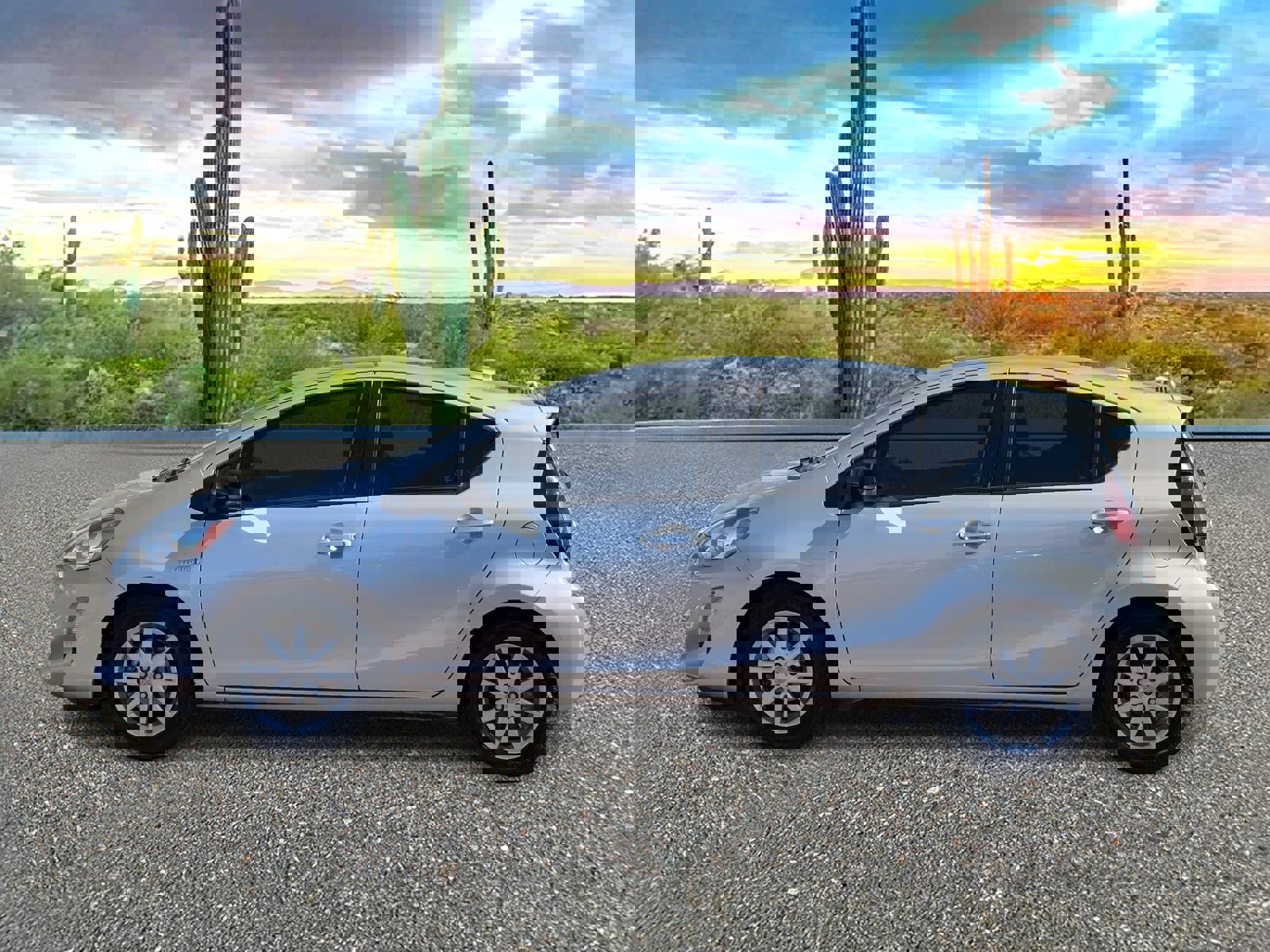 Used 2015 Toyota Prius C image 3