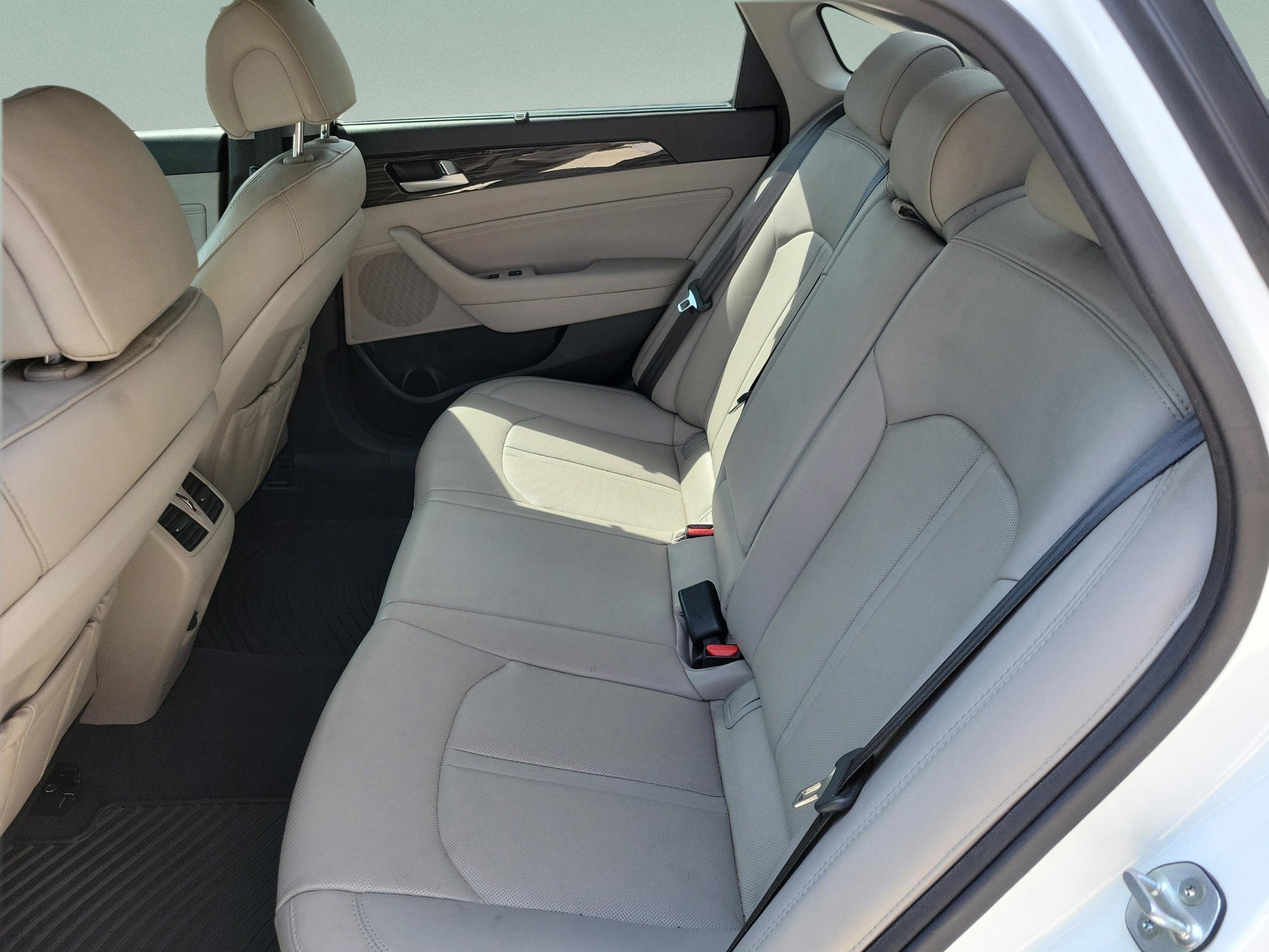 Used 2015 Hyundai Sonata Limited w/ Option Group 05 FWD image 12