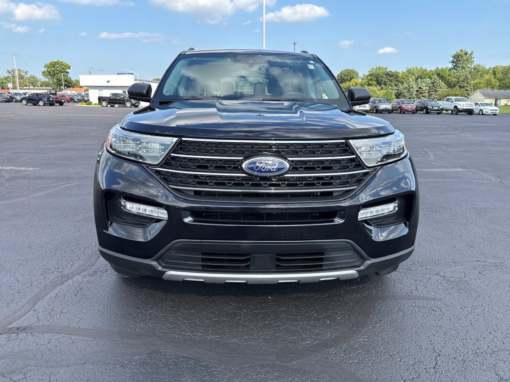 Used 2024 Ford Explorer XLT w/ Equipment Group 202A AWD/4WD image 3