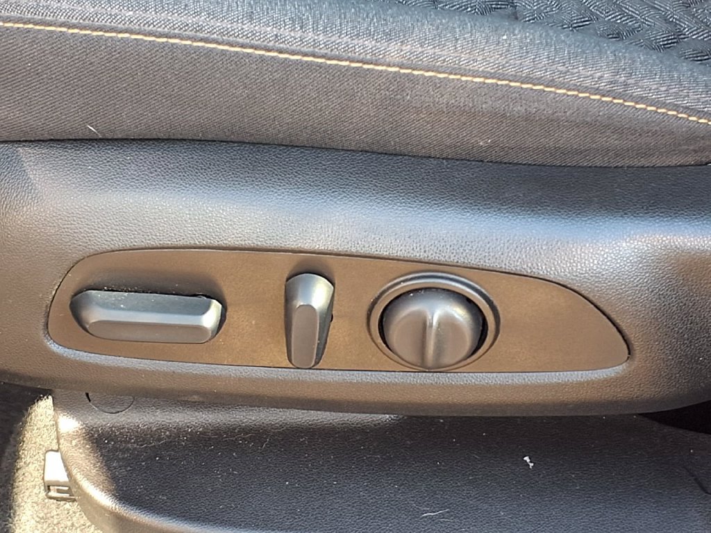 Used 2023 Chevrolet Equinox LT FWD image 13