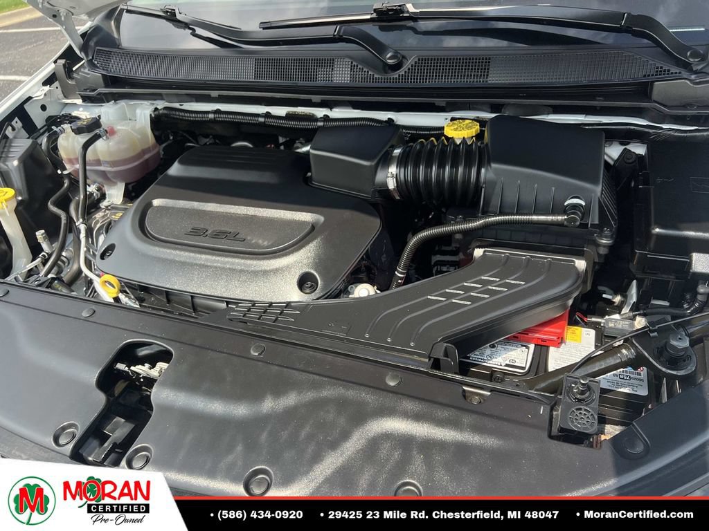 Used 2023 Chrysler Pacifica Touring-L FWD image 10
