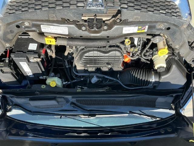 Used 2013 Dodge Grand Caravan SXT w/ UConnect Hands-Free Group FWD image 17