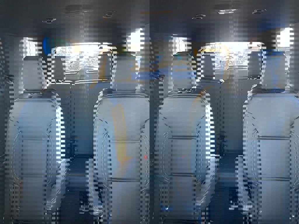 Used 2023 Chevrolet Traverse LT image 47