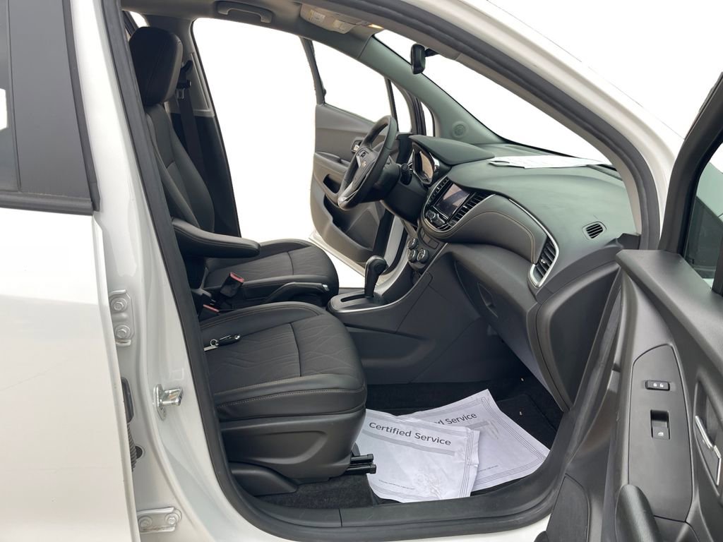 Used 2022 Chevrolet Trax LT w/ LT Convenience Package image 15