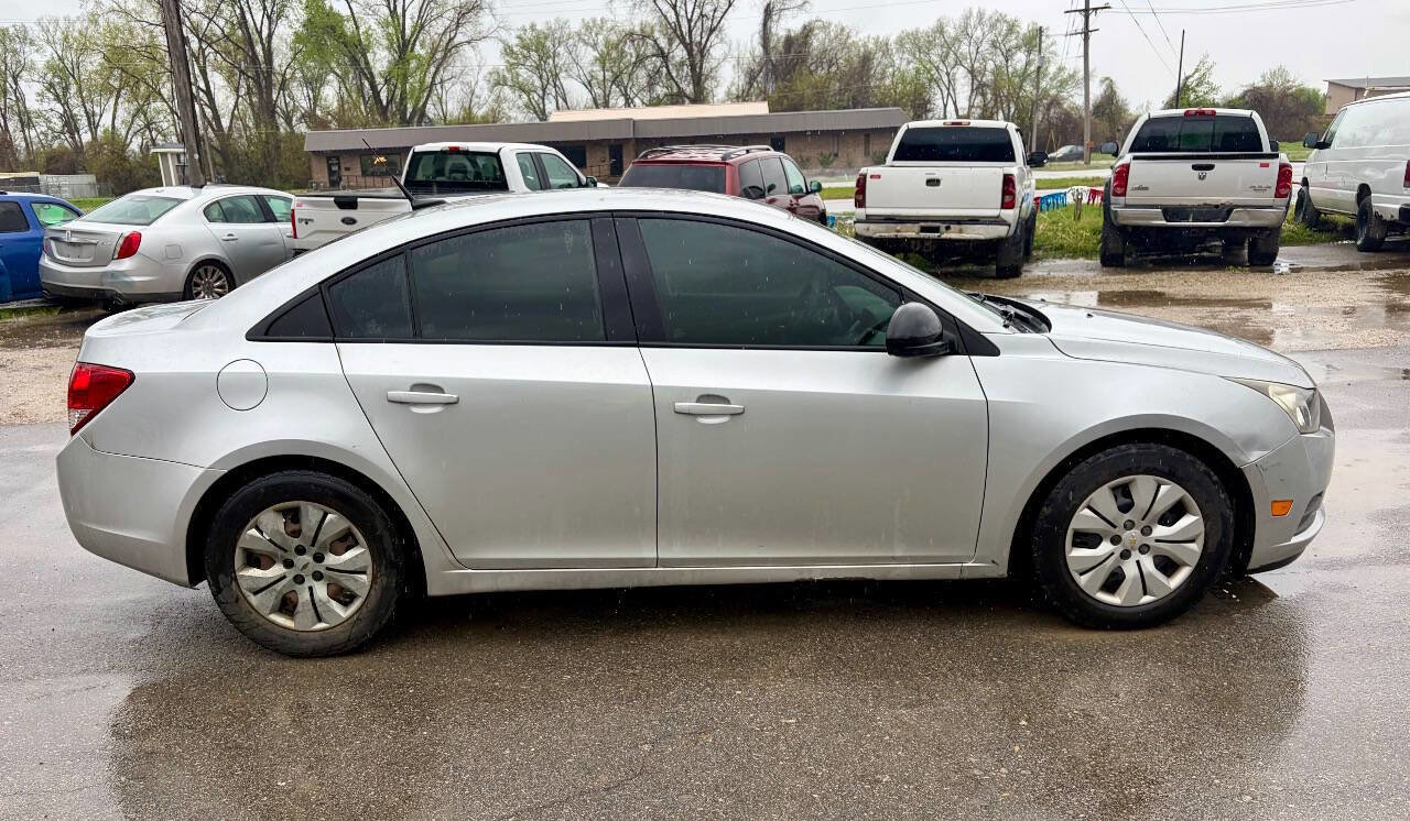 Used 2013 Chevrolet Cruze LS image 6