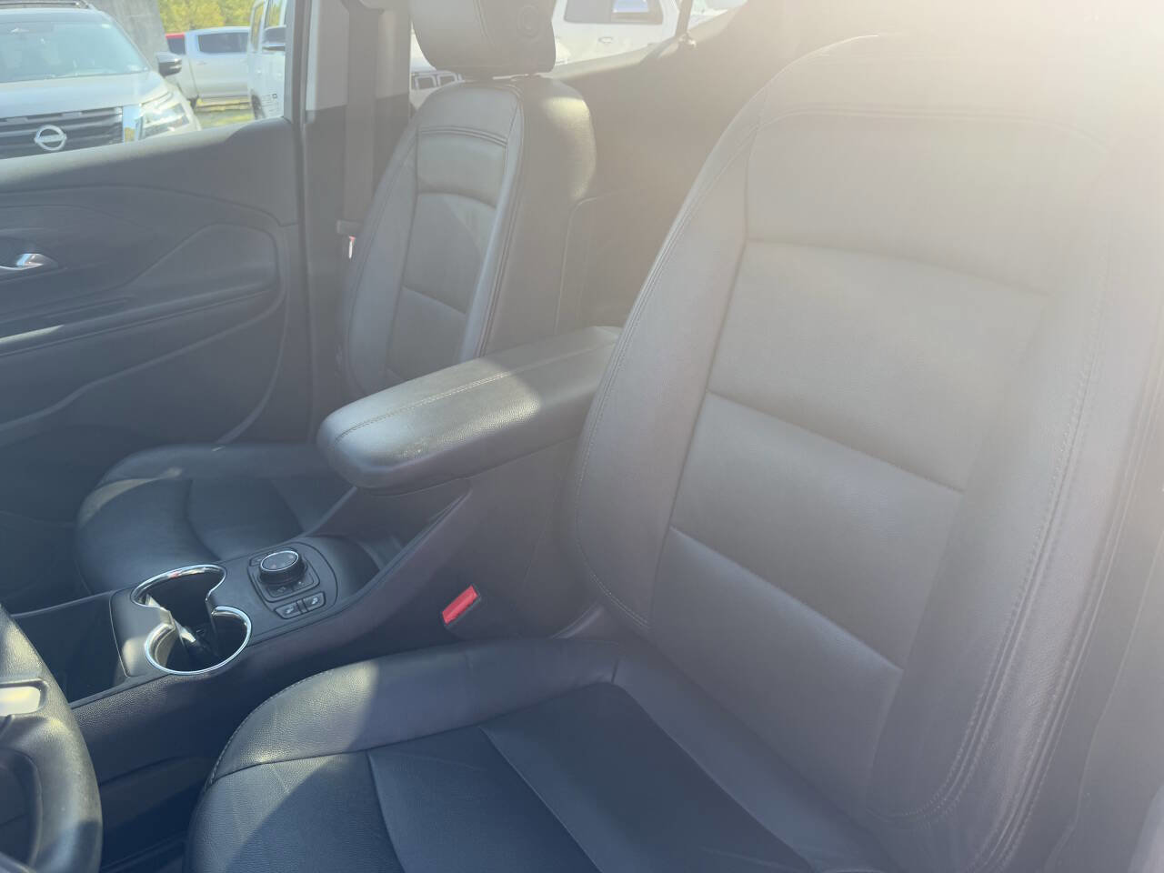 Used 2022 GMC Terrain SLE w/ Driver Convenience Package image 23