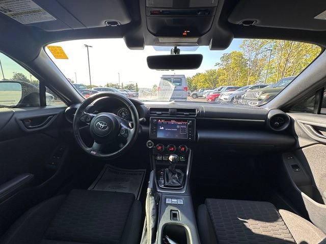 Used 2022 Toyota GR86 w/ ALL Weather Mat Package (TMS) RWD image 2