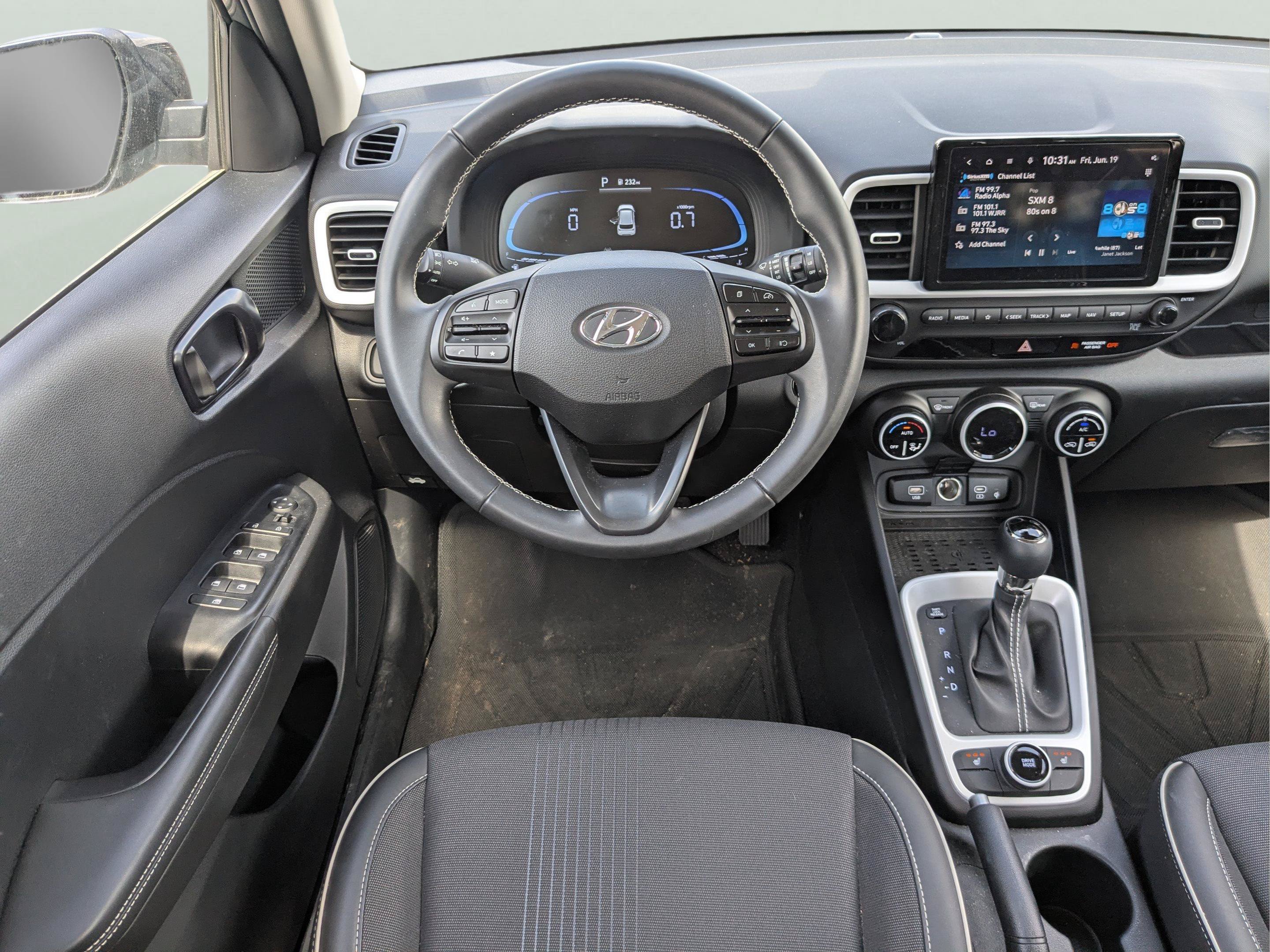 Certified 2025 Hyundai Venue Limited FWD image 18