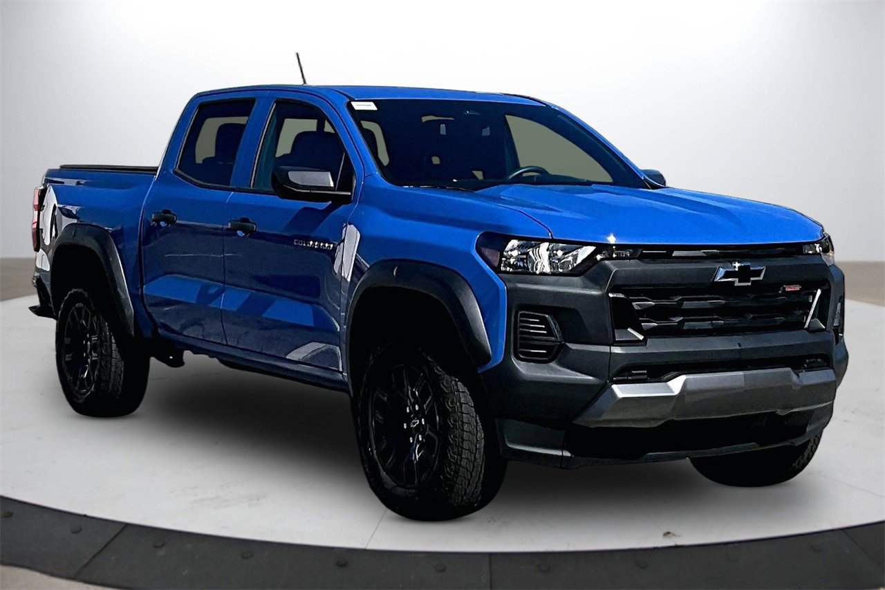 Used 2025 Chevrolet Colorado Trail Boss image 2
