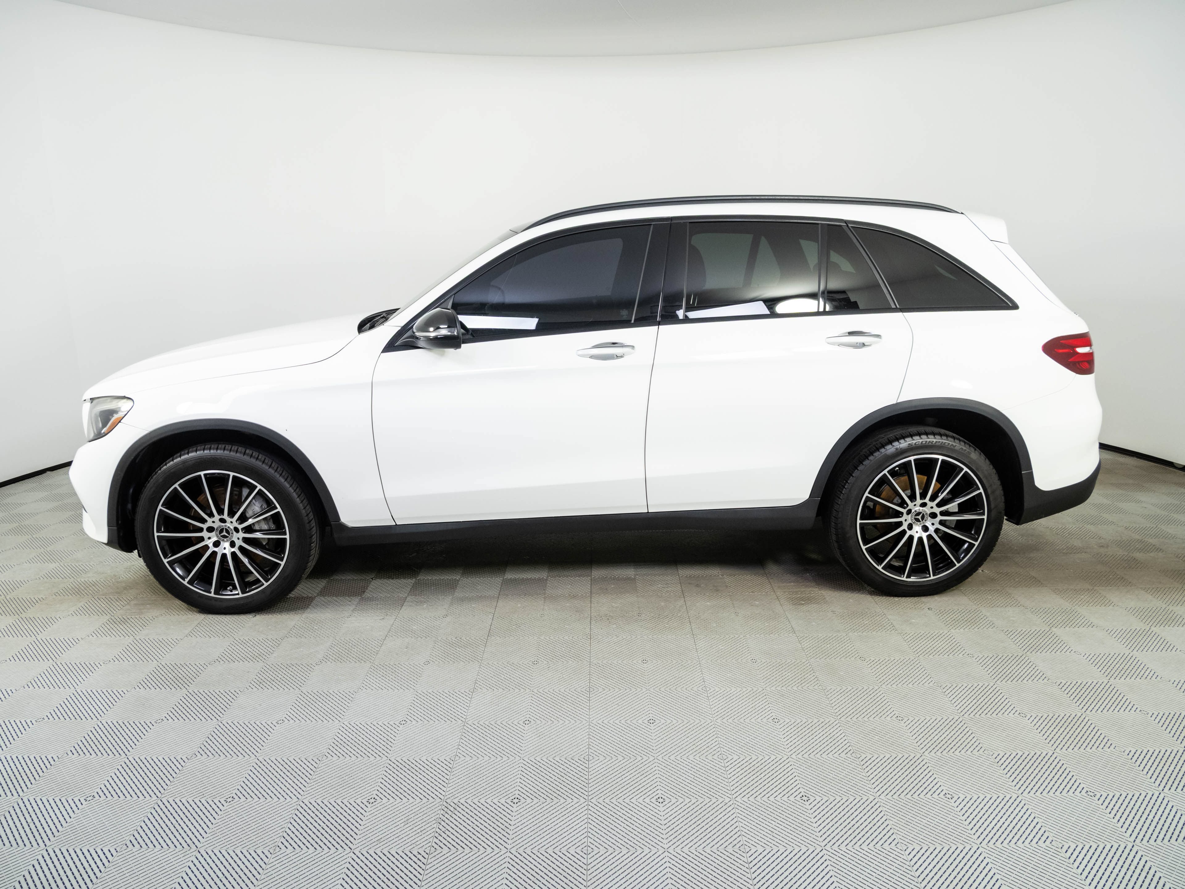 Used 2019 Mercedes-Benz GLC 300 image 2