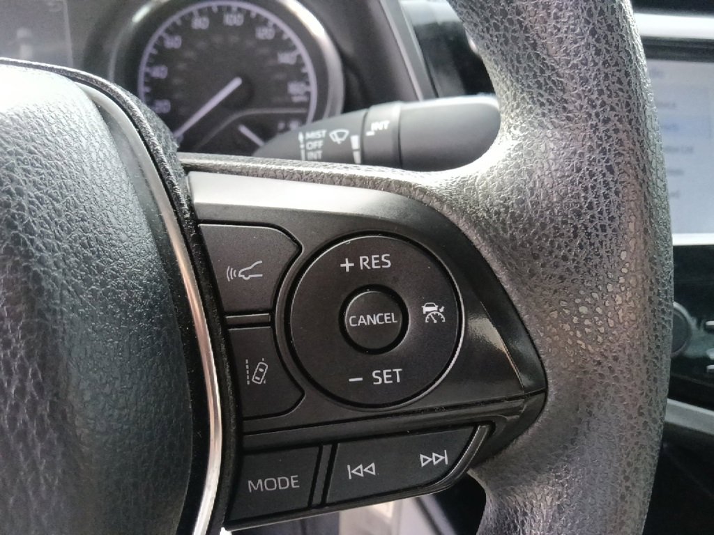 Used 2019 Toyota Camry LE w/ Phone Cable & Charge Package image 18