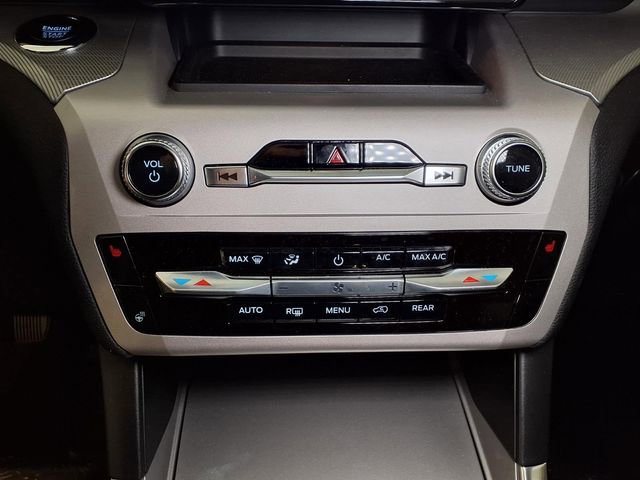 Used 2024 Ford Explorer XLT w/ Equipment Group 202A image 8